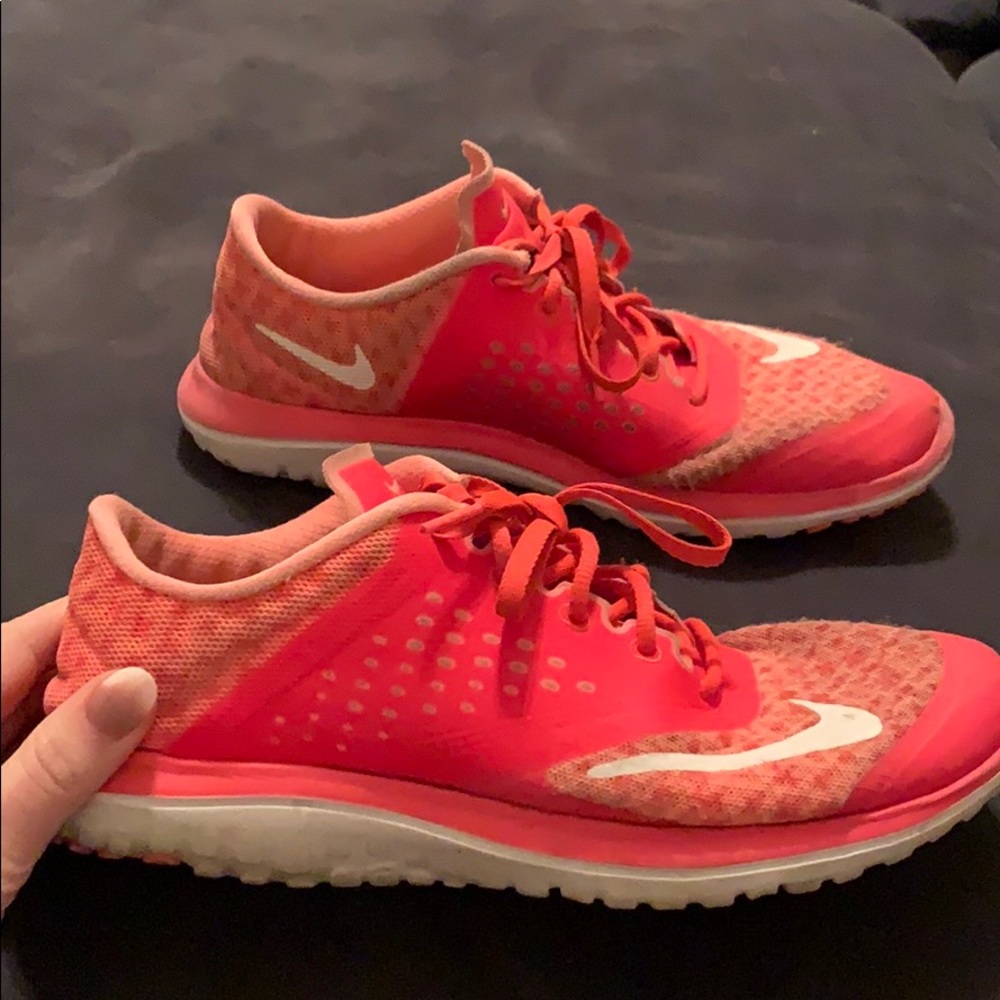 Nike tennis shoes 8.5